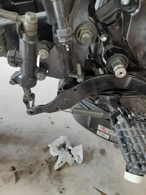 TBR7/Hawk 250 Rear brake pedal return spring installed.