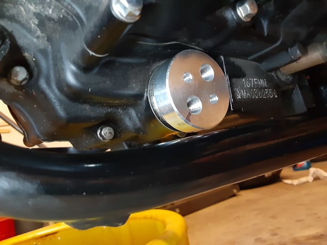 New oil hub installed, notice outlet lower than inlet for banjo connections.